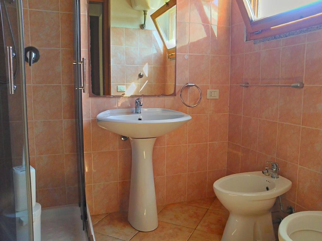 Casa Grazia E Enrico Villa Chia Room photo